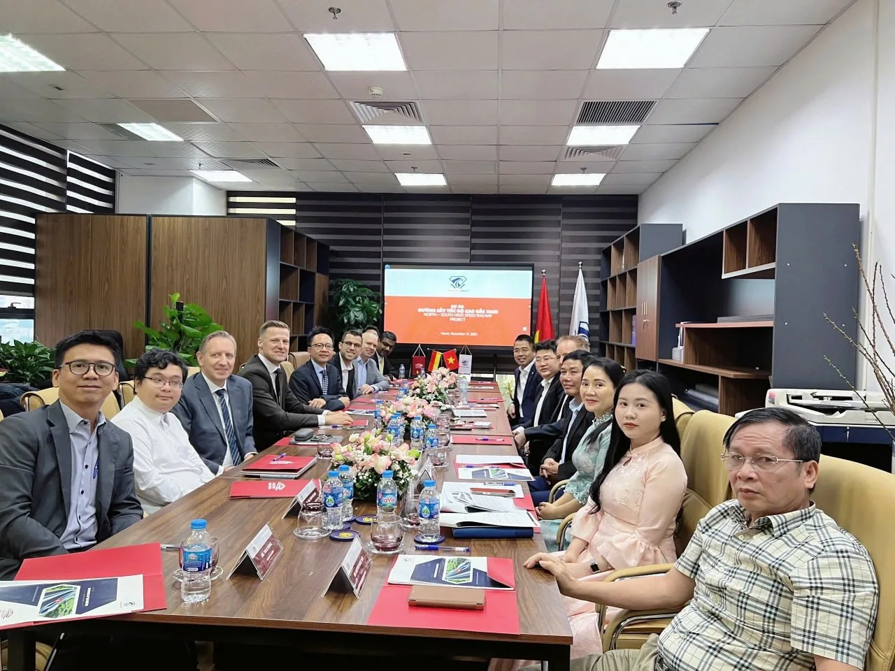 Đại diện Discovery Group trong buổi làm việc cùng các đối tác quốc tế